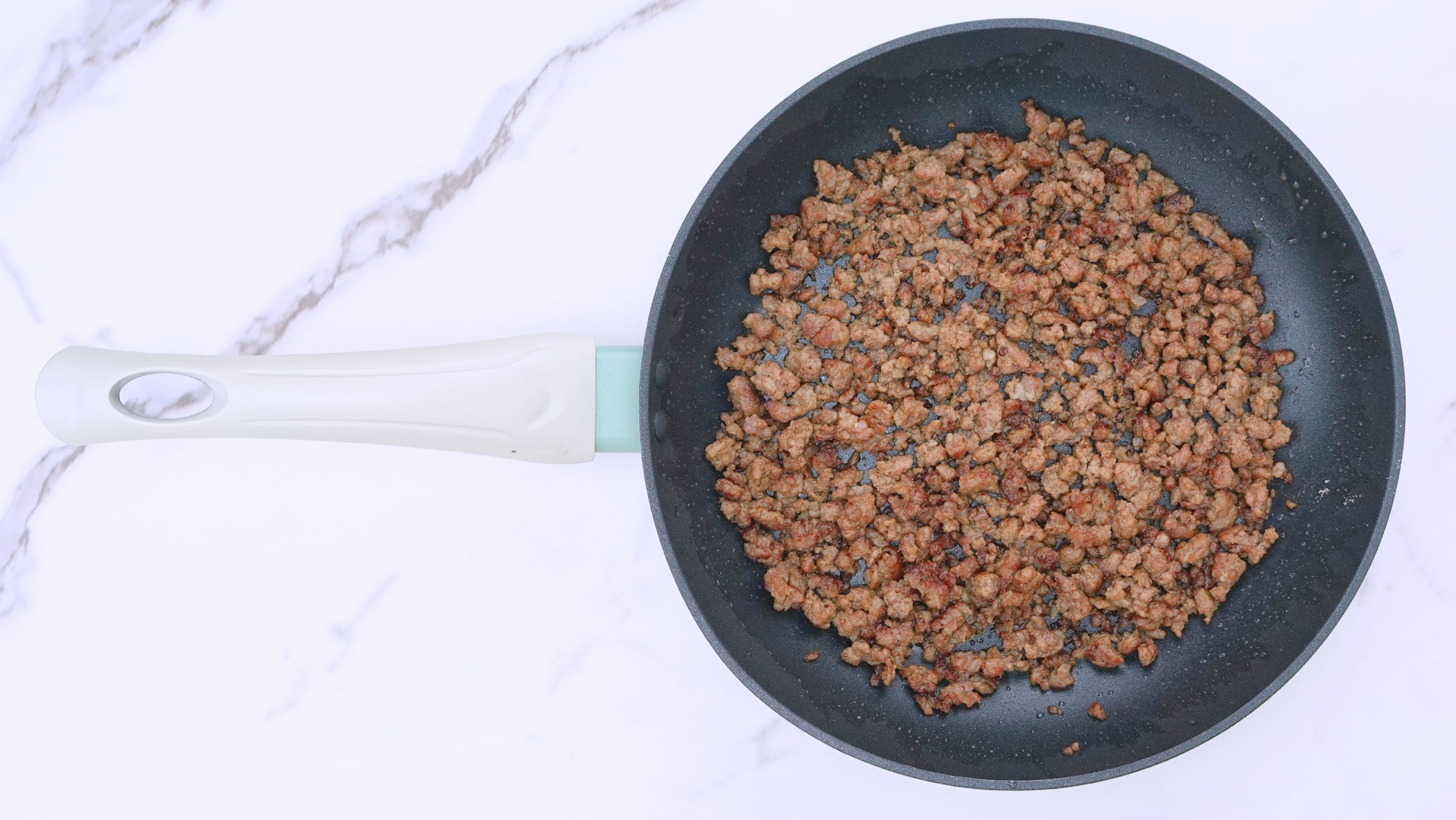 Fryed meat for taco salade in the pan 2 scaled