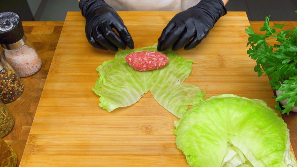 Wrapping minced meat filling with a cabbage leaf