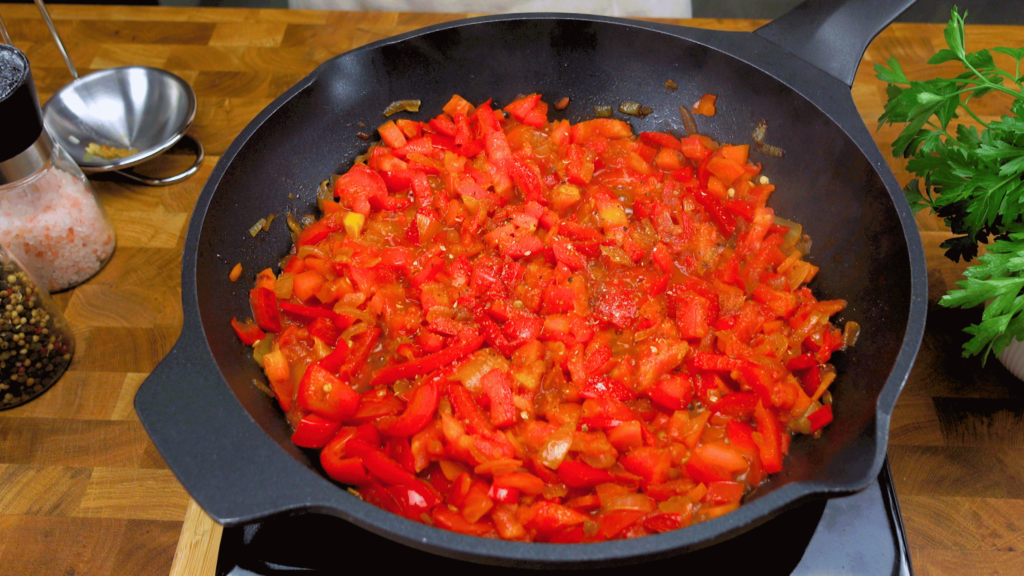 Homemade tomato sauce for golumpki