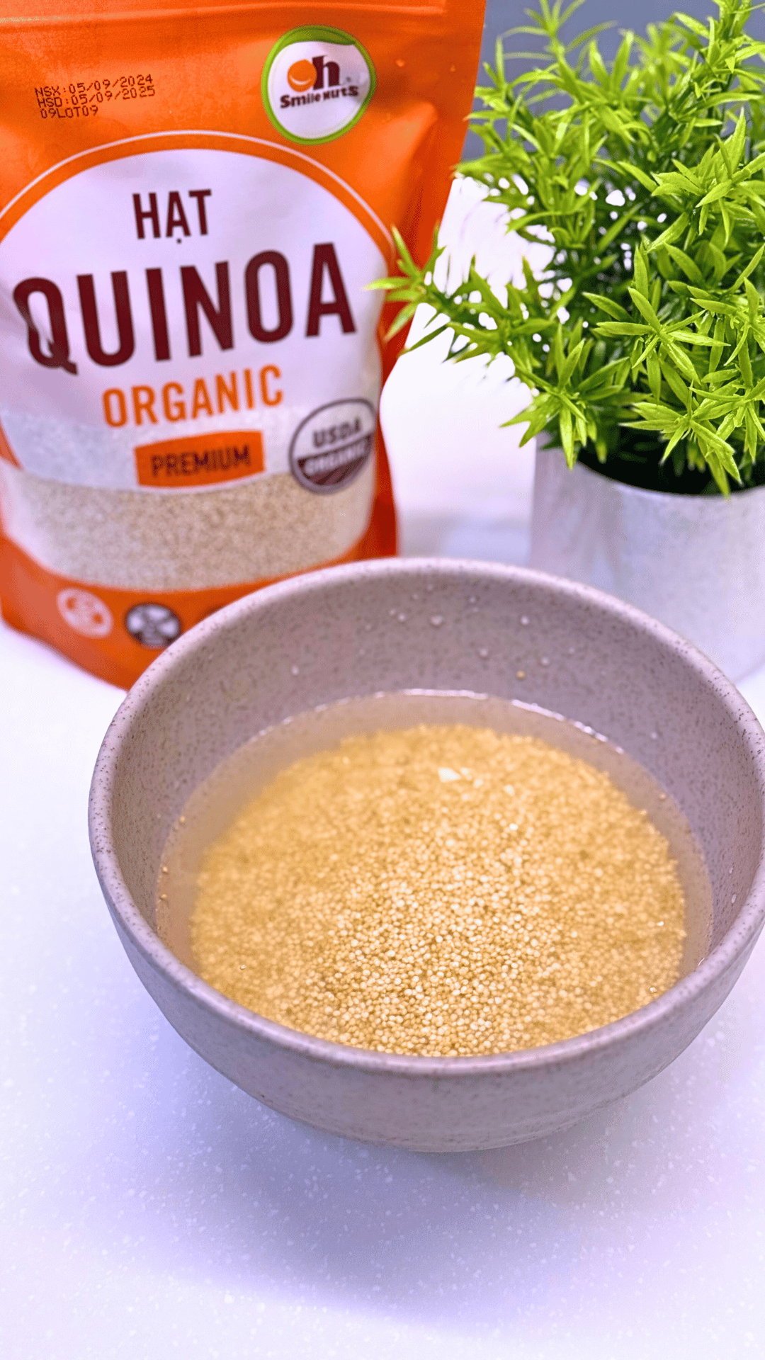 washing quinoa in bowl with water